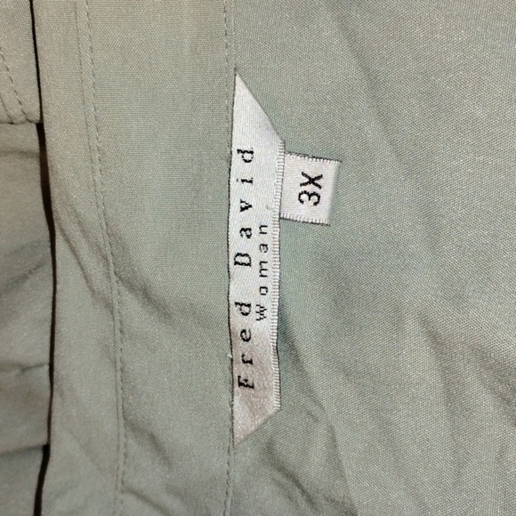 Fred David Woman's Stretchy Light Green Button Down Quarter Sleeve Blouse, 3X - Picture 6 of 8